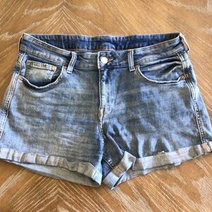 H&M Medium Wash Cuffed Hem Stretch Denim Shorts Size 8